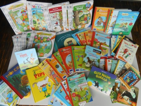 Das Foto zeigt einen Tisch voller Kinderbücher.