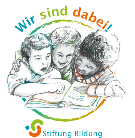 Logo der Stiftung Bildung mit der Aufschrift Wir sind dabei: drei Kinder lesen gemeinsam in einem Buch