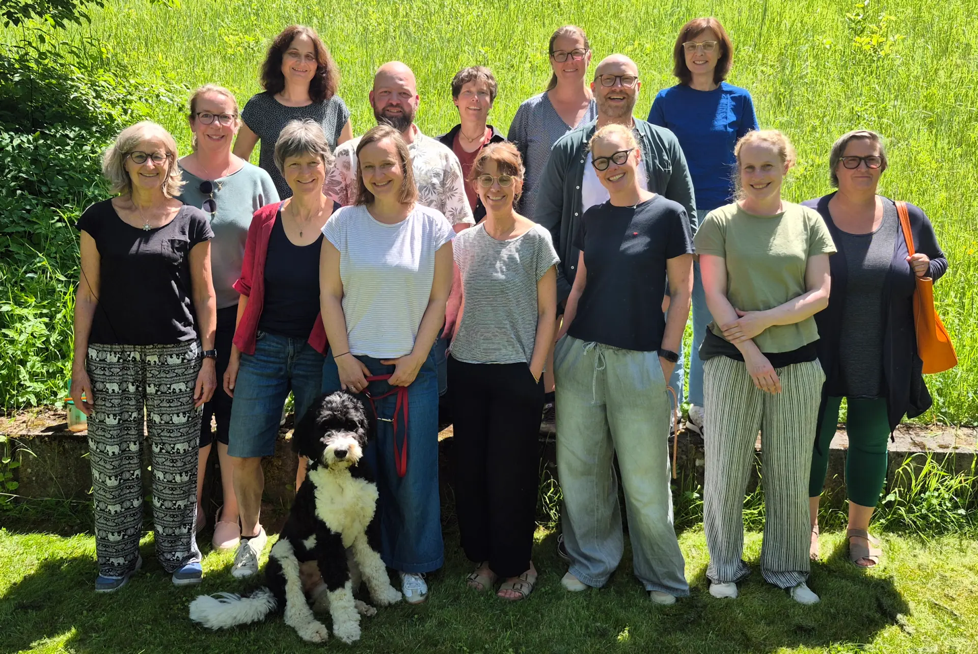 Die Therapeut*innen der Schule auf einem Gruppenfoto.